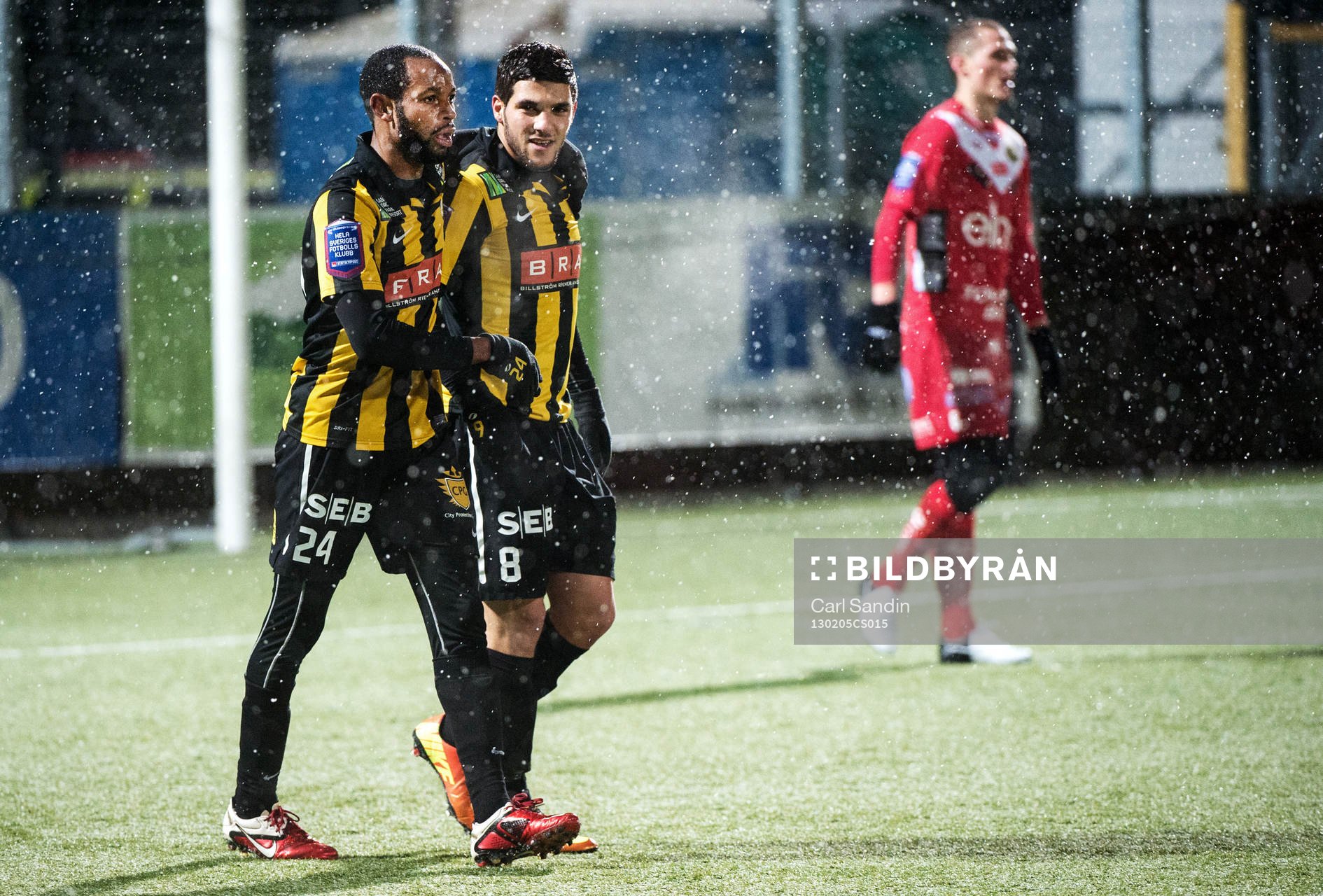 Rene Makondele och Moestafa El Kabir, Häcken, kramar om