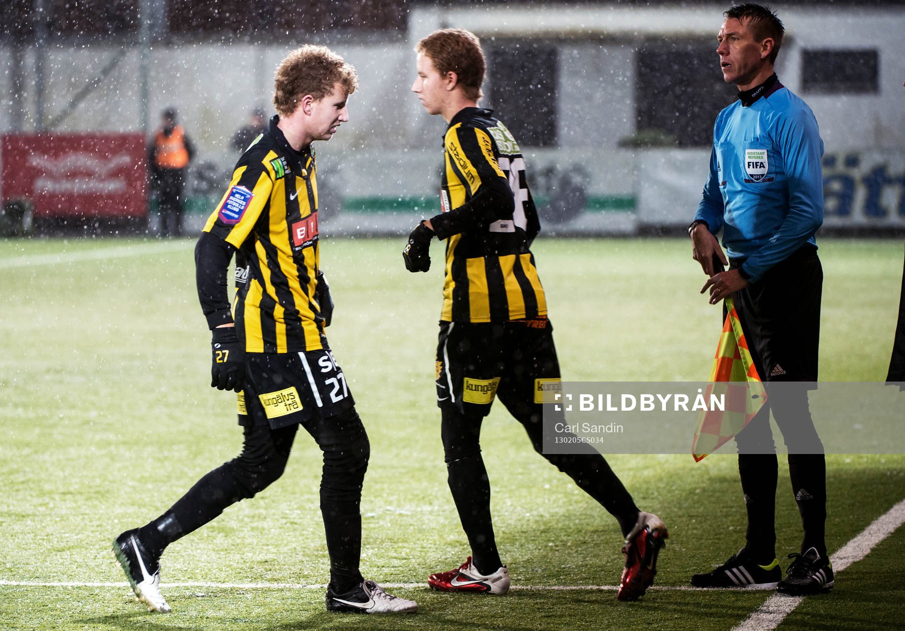 Simon Gustafson byts ut mot sin tvillingbror Samuel