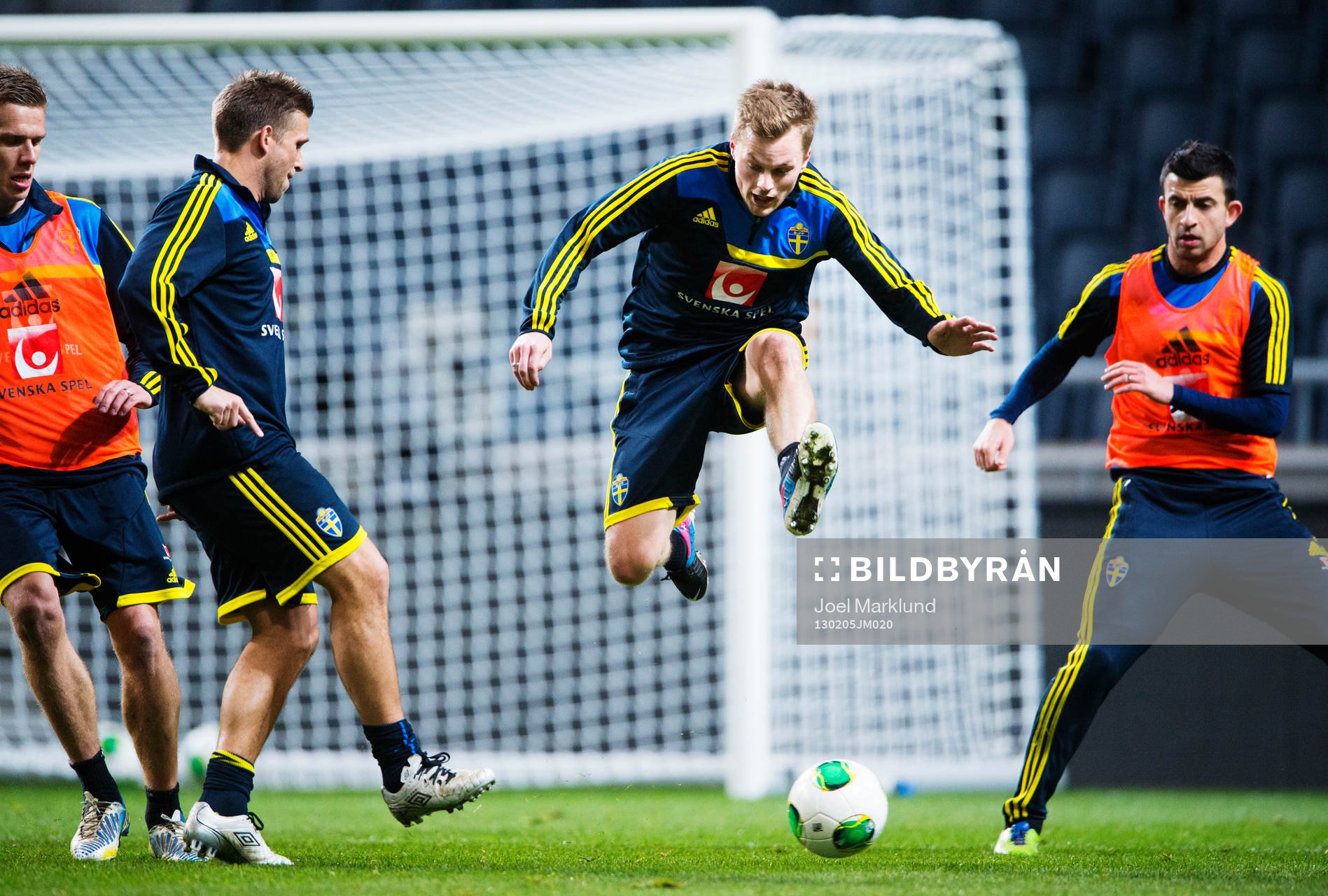 Sebastian Larsson hoppar