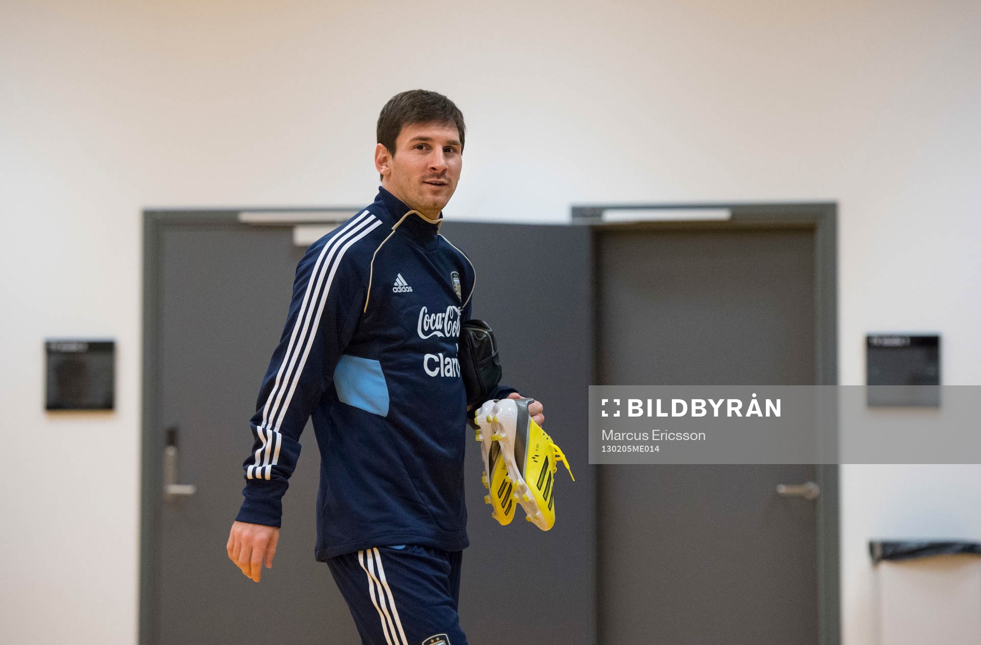 Lionel Messi anländer Friends Arena för träning