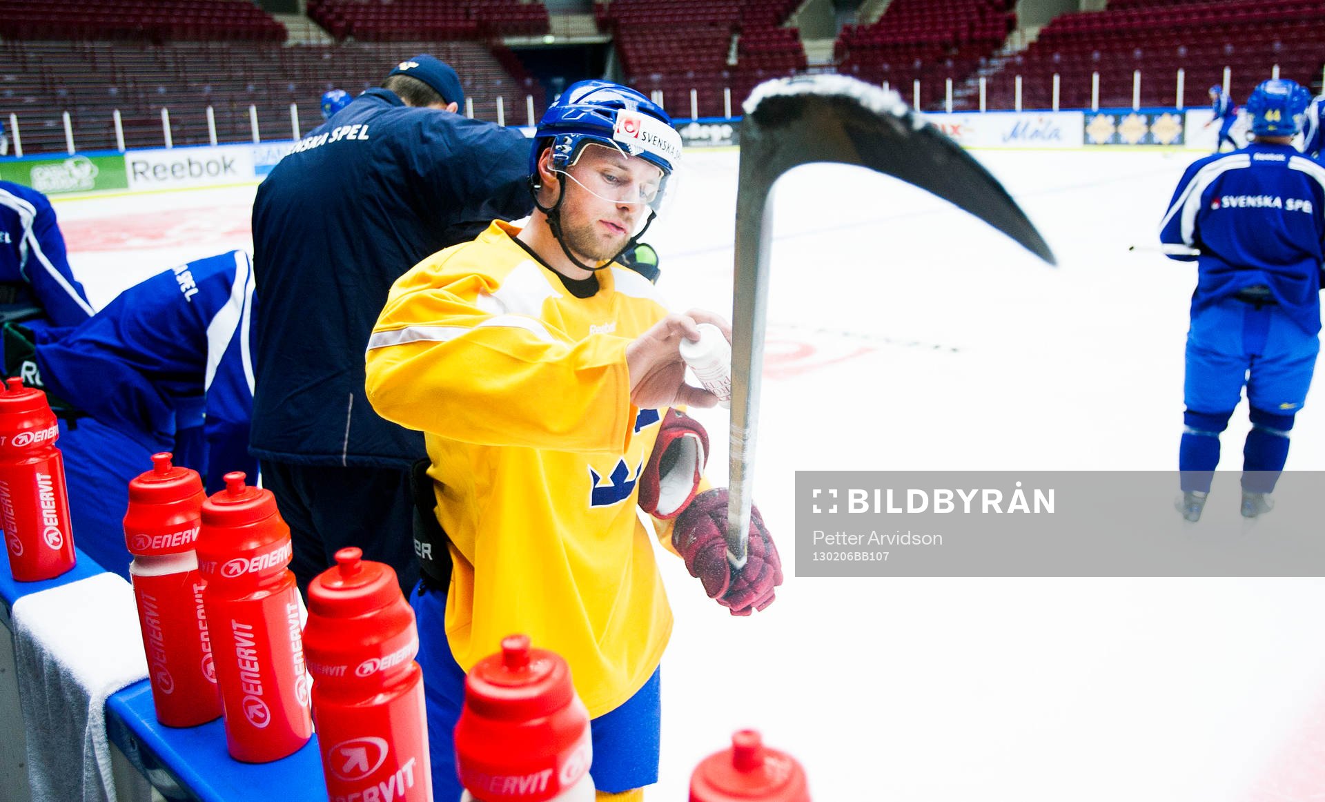 Fredrik Pettersson, tar babypuder på sin klubba