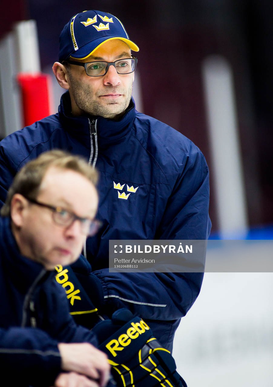 Peter Popovic, assisterande förbundskapten. I förgrunden