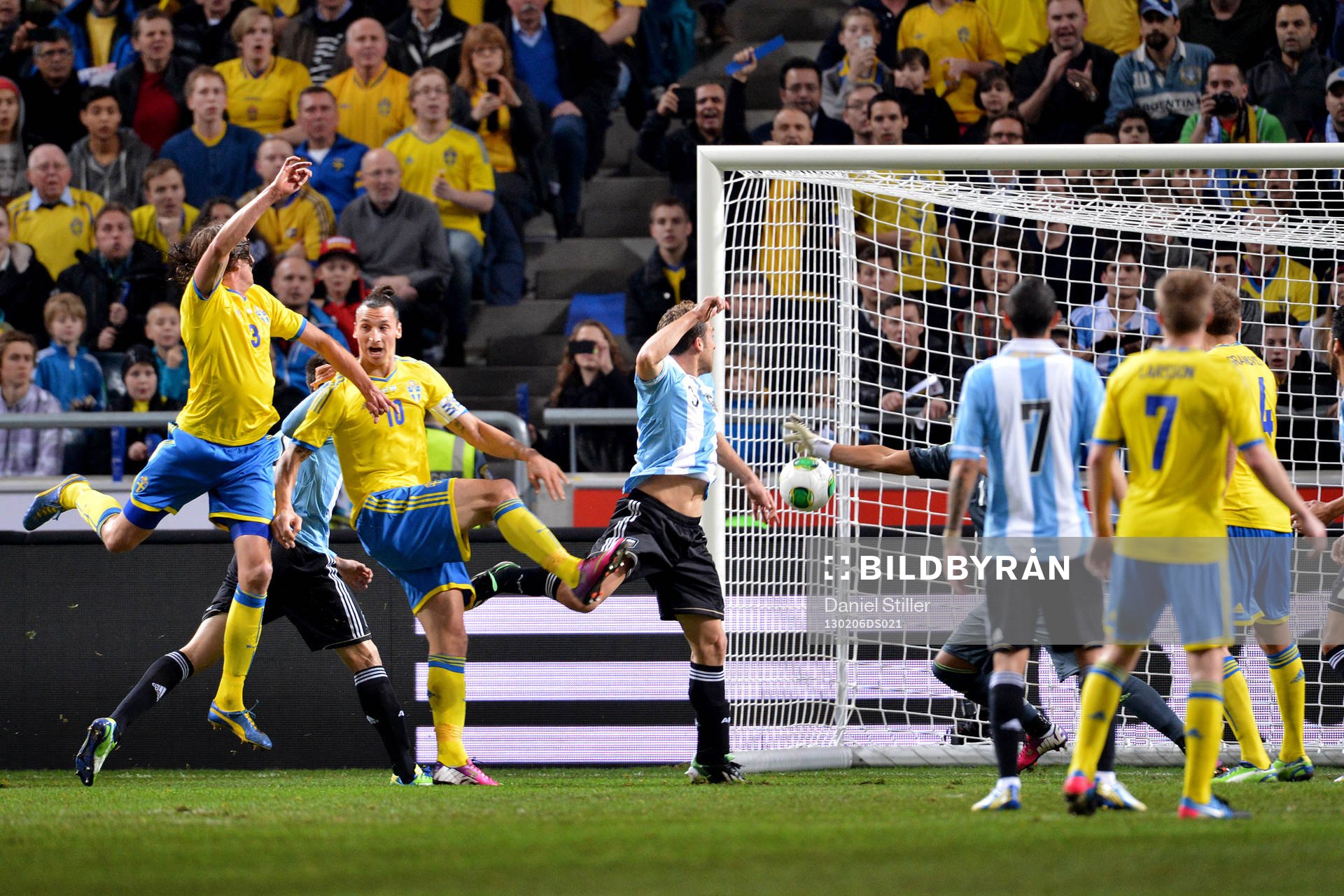 Jonas Olsson, Sverige, nickar in 1-1