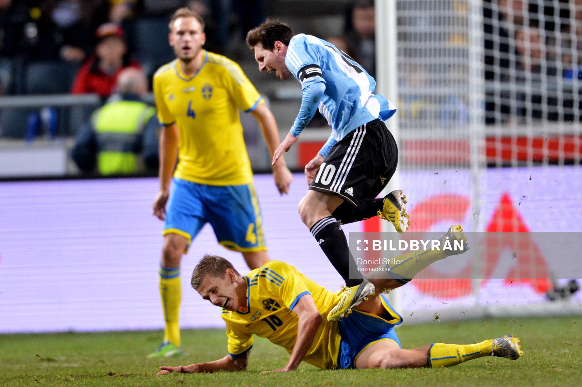 Pontus Wernbloom, Sverige, kapar Lionel Messi, Argentina