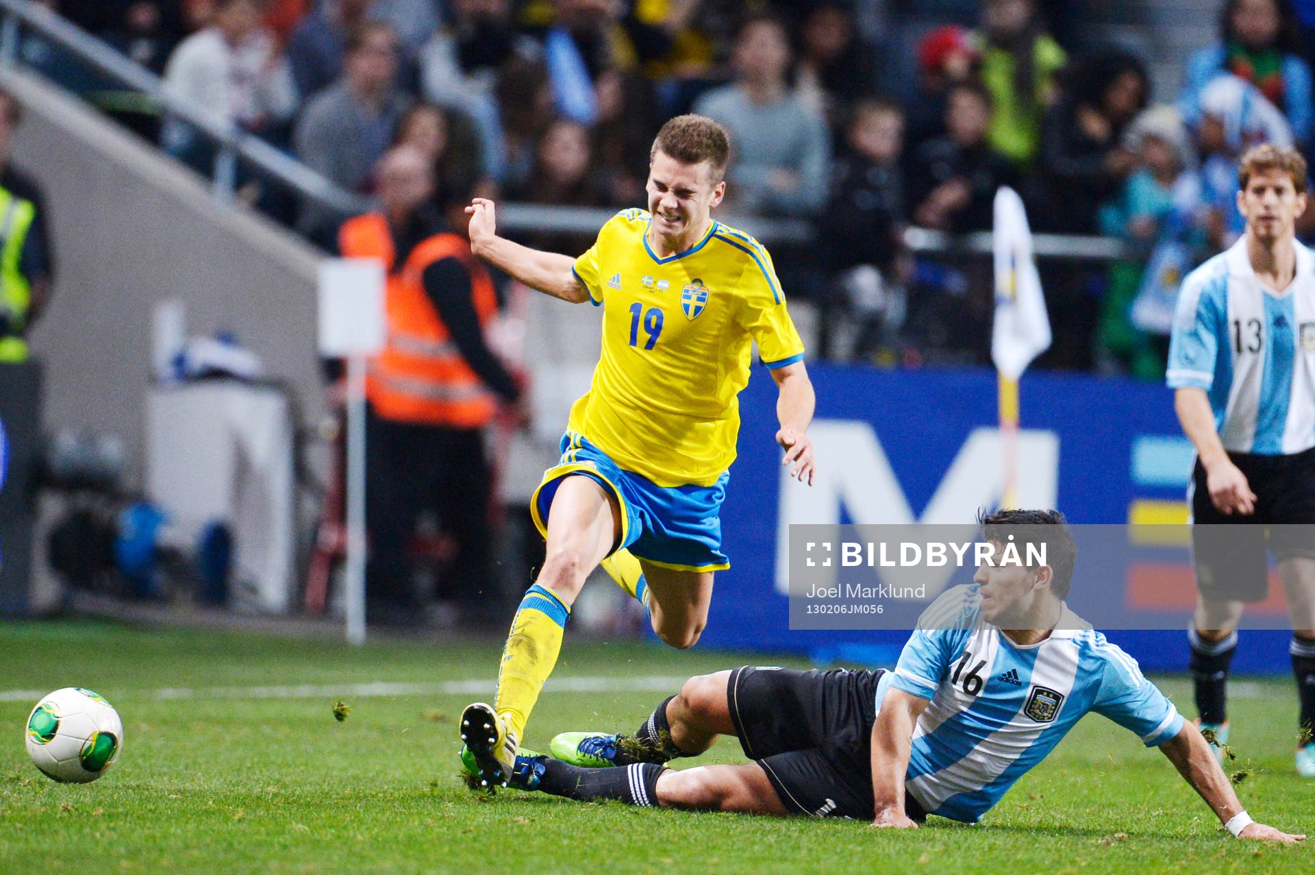 Sergio Aguero, glidtacklar Alexander Kačaniklić, Sverige