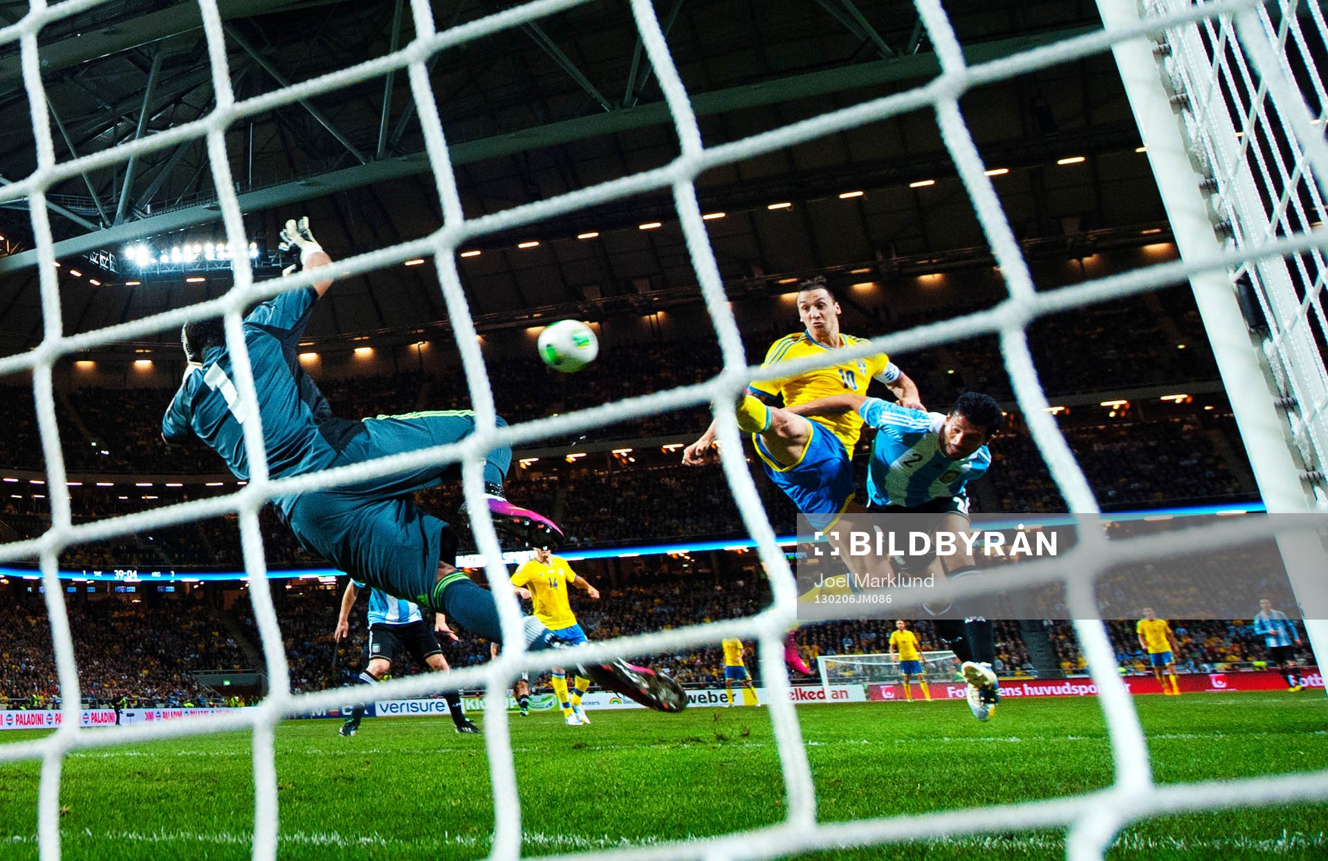 Zlatan Ibrahimovic, Sverige, oroar framför Sergio Romero,