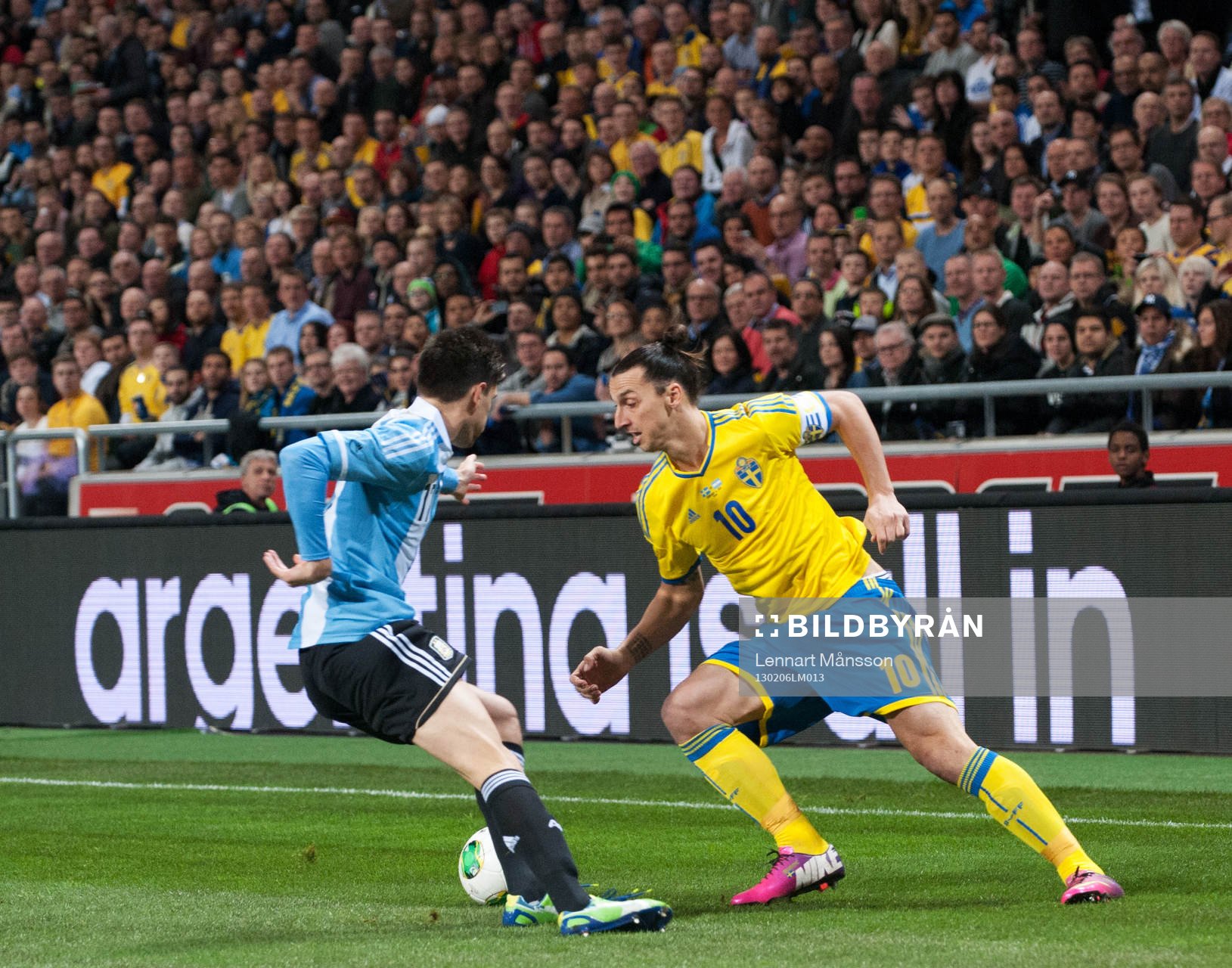 Zlatan Ibrahimovic, Sverige, mot Federico Fernandez,