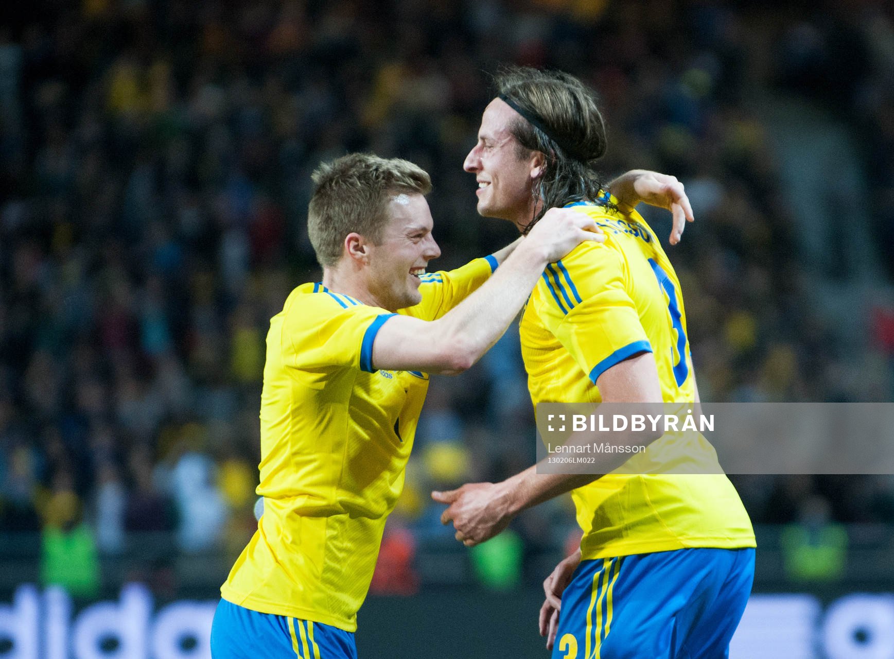 1-1, Jonas Olsson, Sverige, grattas av Sebastian Larsson