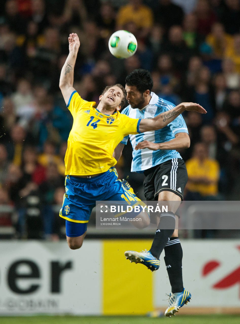 Tobias Hysén, Sverige nickduellerar med Ezequiel Garay,