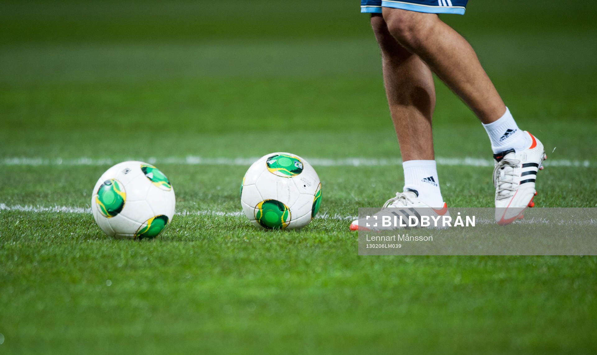 Fotbollar, fotboll, gräs, fotbollsskor, Adidas