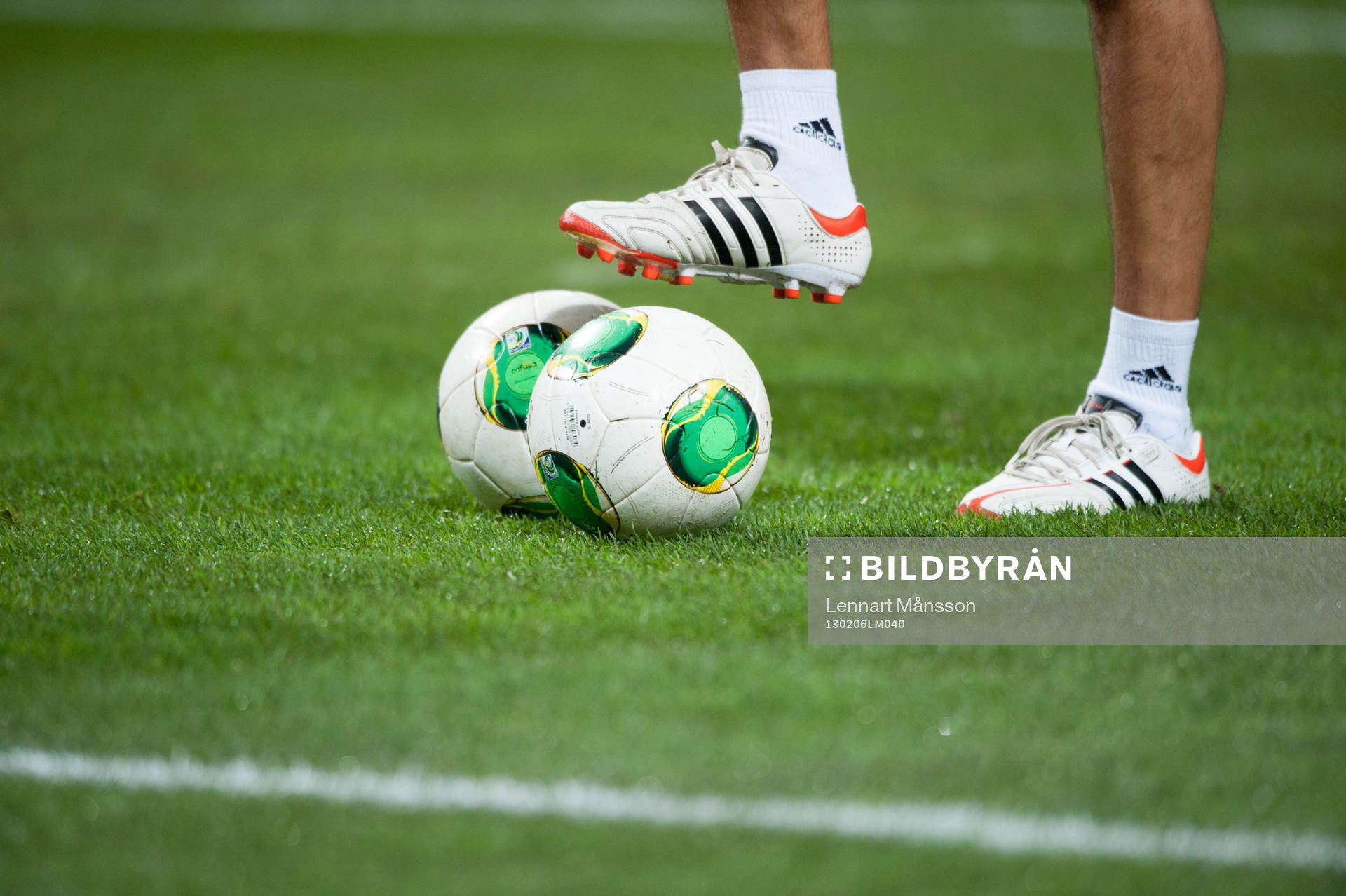 Fotbollar, fotboll, gräs, fotbollsskor, Adidas