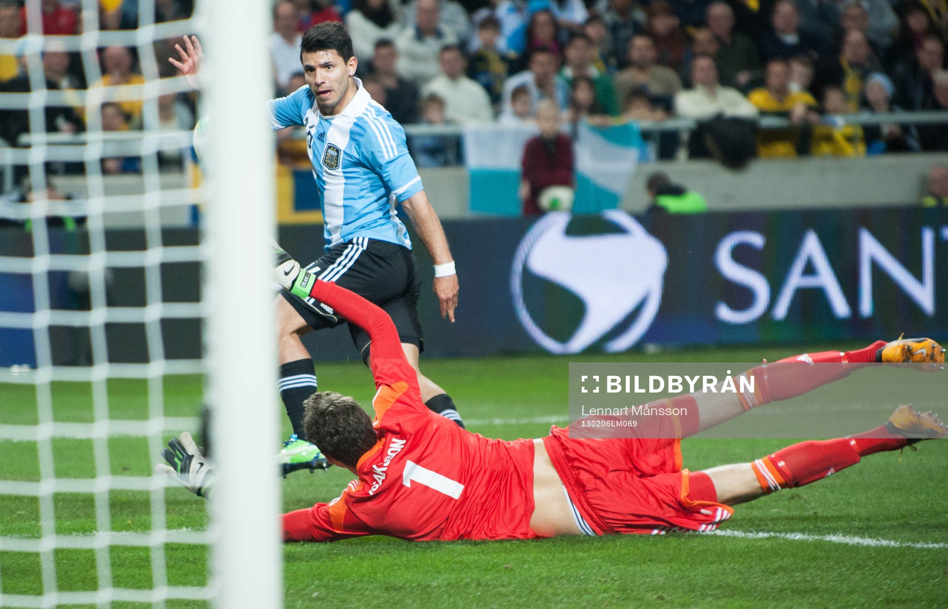 Sergio Agüero, Argentina, rundar Andreas Isaksson,