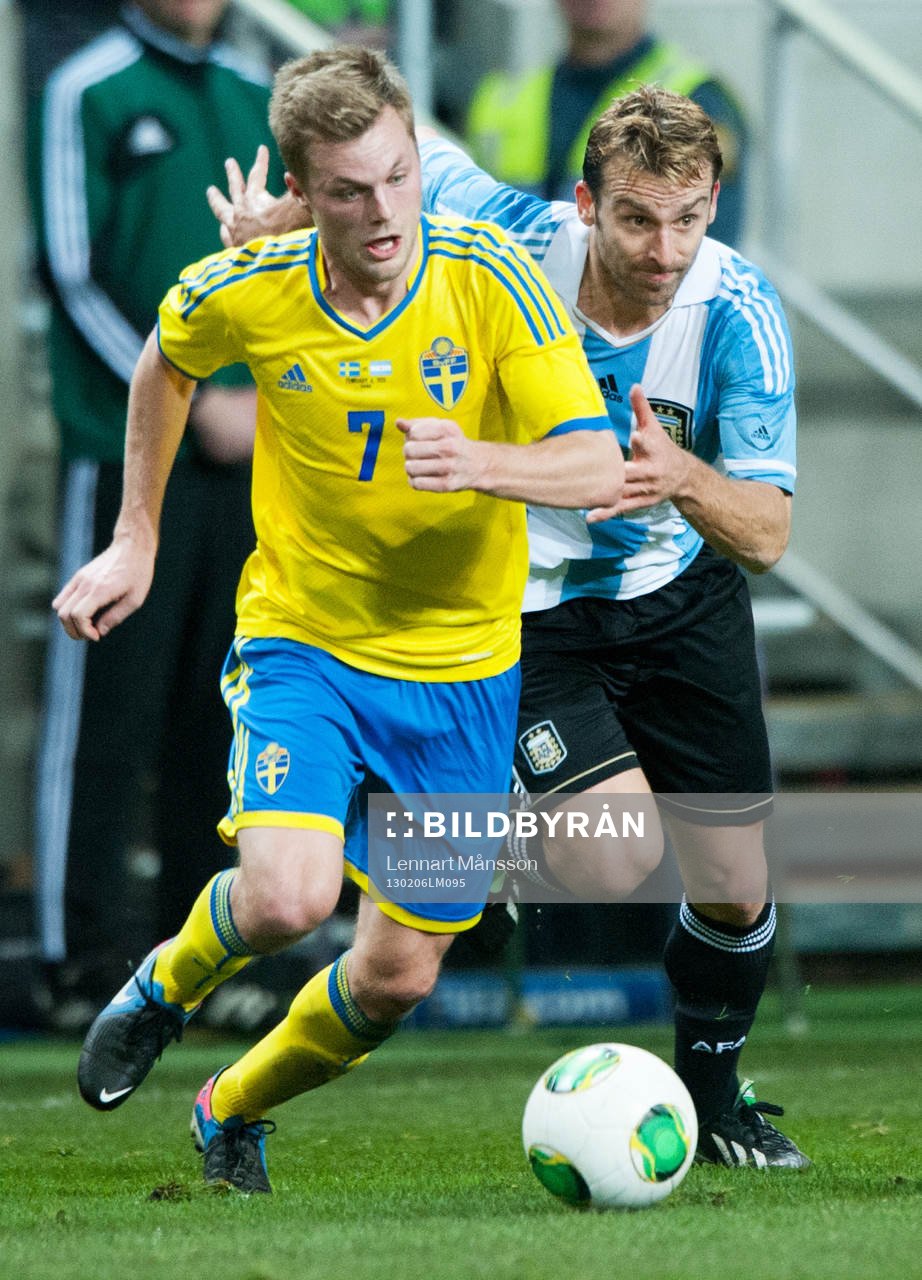 Sebastian Larsson, Sverige, mot Angel di Maria, Argentina