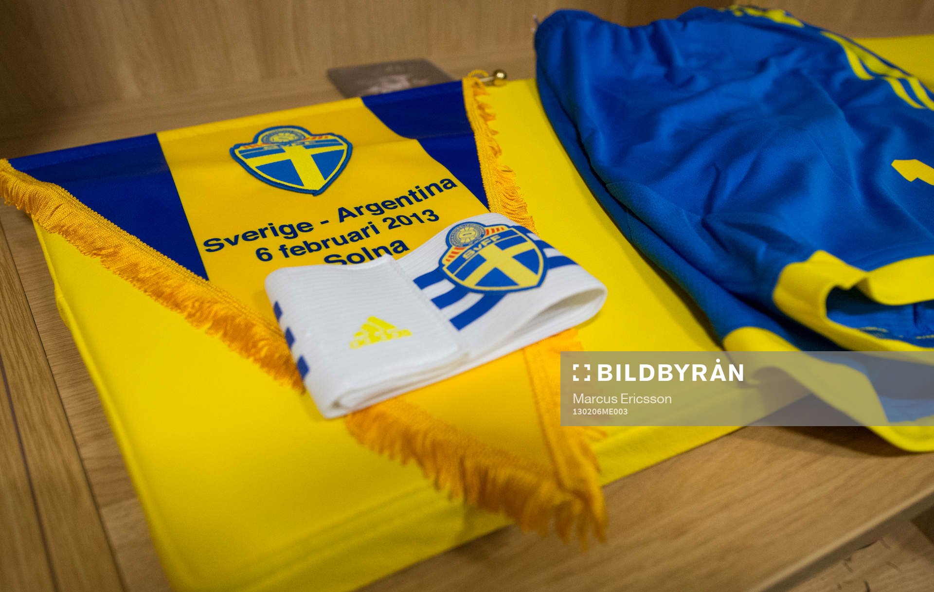 Sveriges matchtröjor i omklädningsrummet