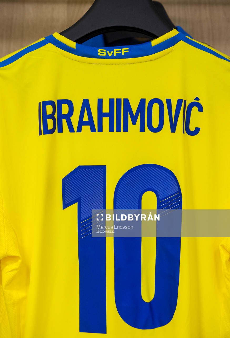 Sveriges omklädningsrum. Zlatan Ibrahimovics matchtröja