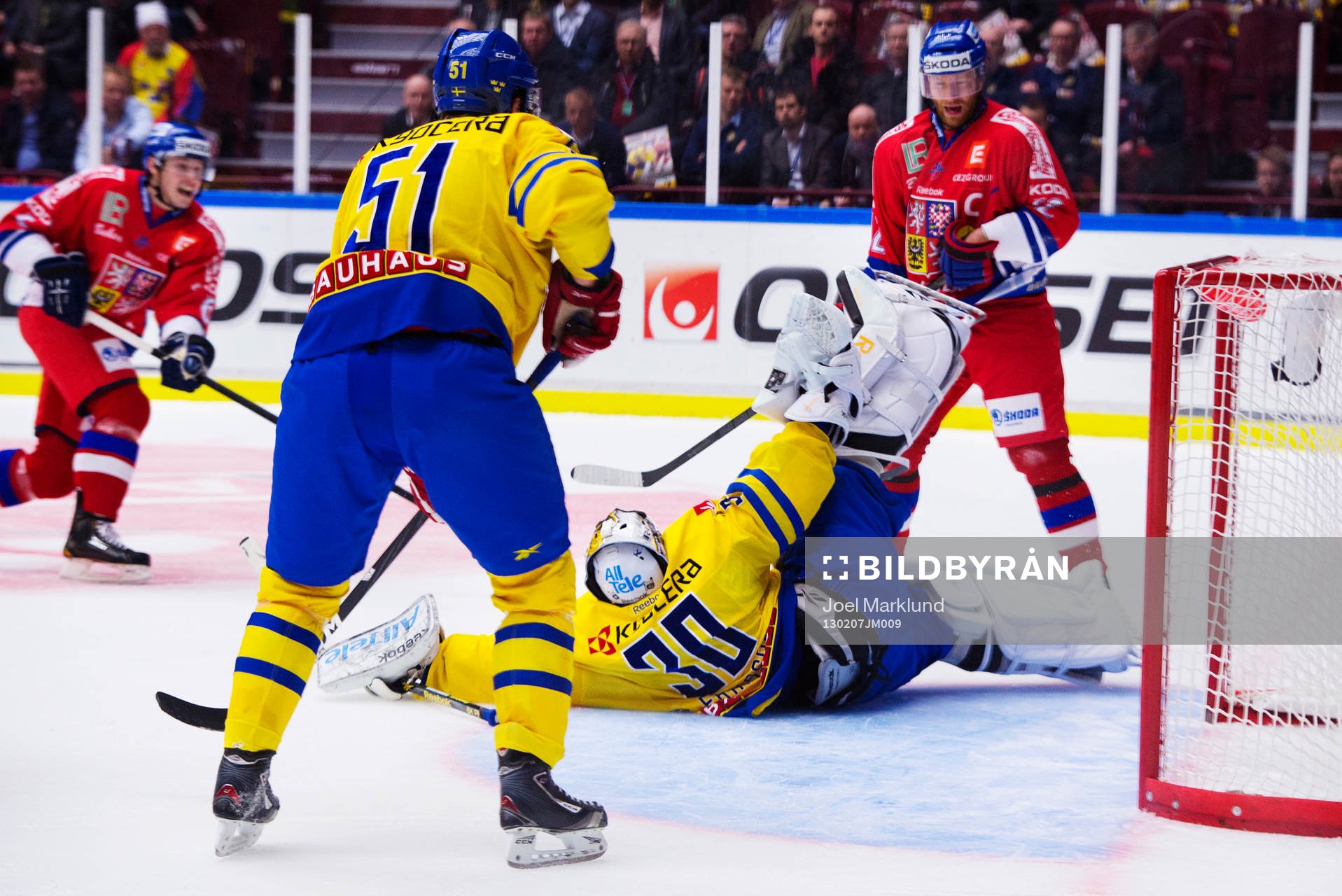 Joacim Eriksson, målvakt, Sverige, räddar ett skott