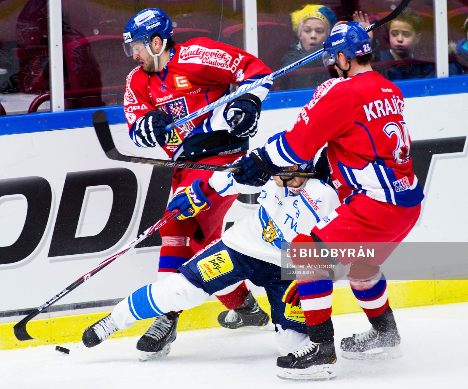Ilari Filppula, Finland, fallar i kamp med, Lukas Krajicek,