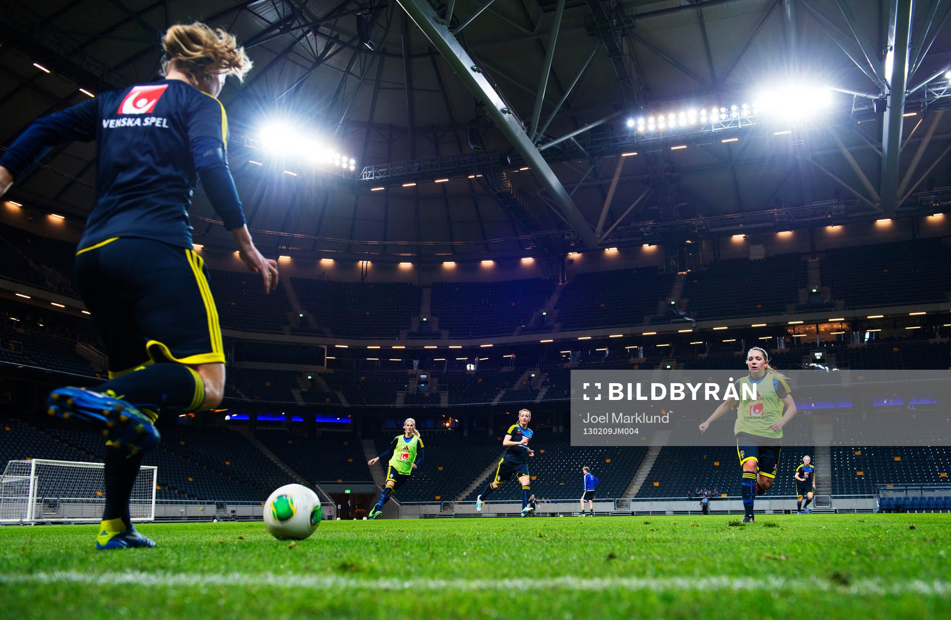 Fotboll, Damfotbollslandslaget tränar på Friends Arena