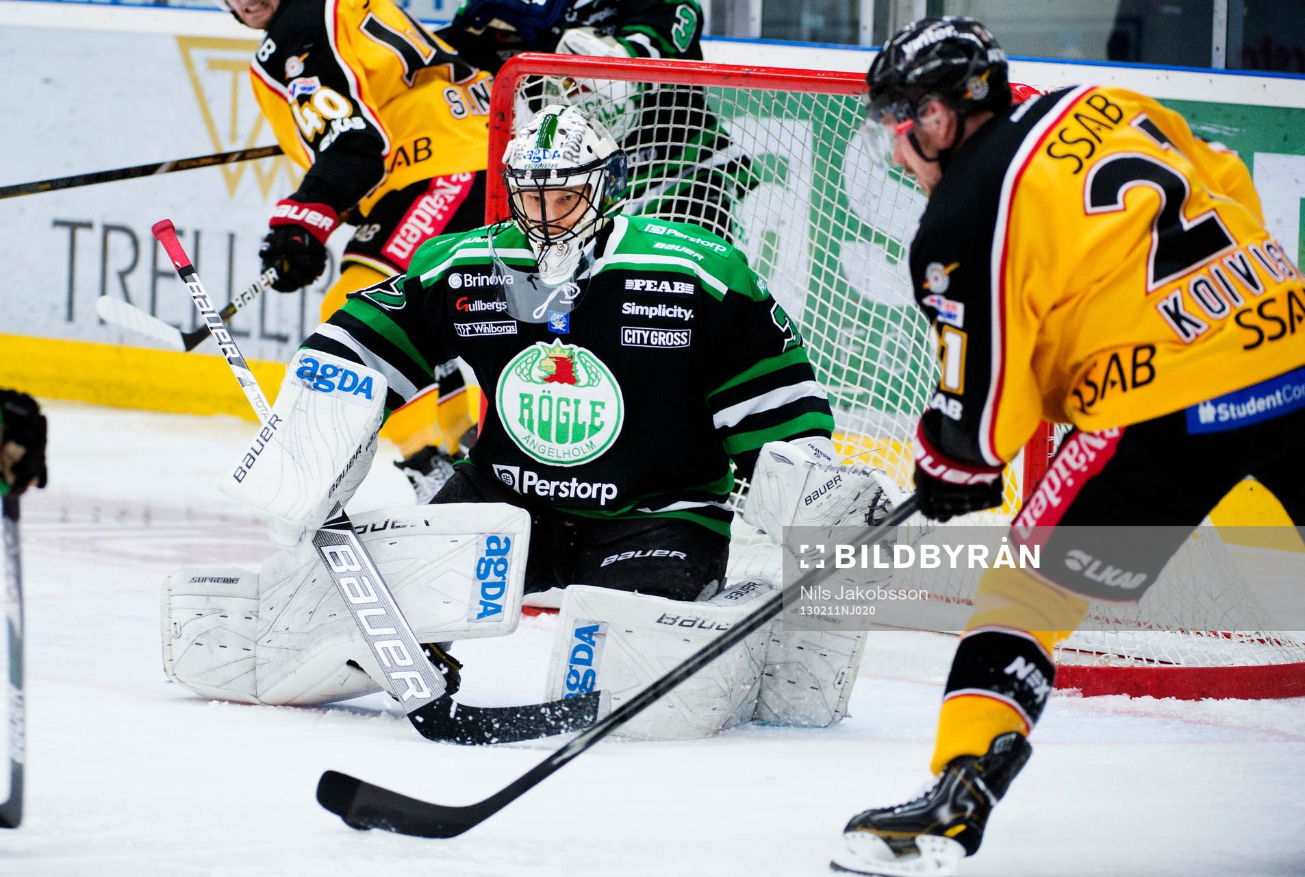 Dean Kukan, Luleå, skjuter men Jonas Fransson, målvakt,