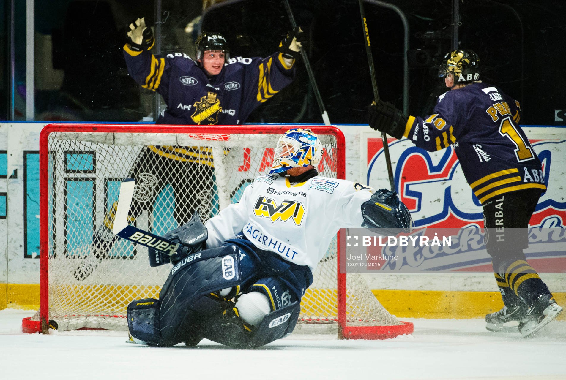 Broc Little och Esa Pirnes, AIK, jublar