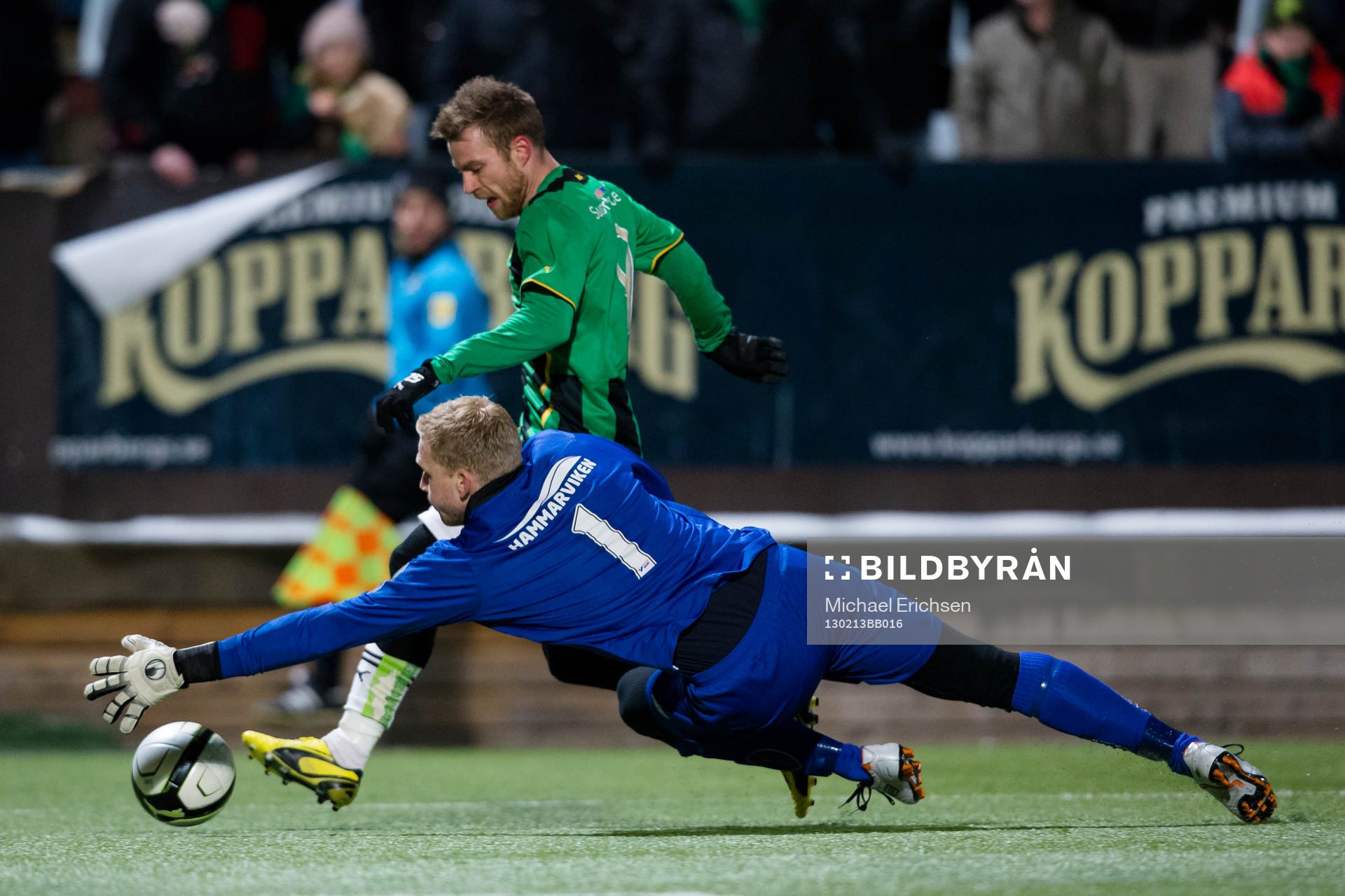 Peter Abrahamsson, Örgrytes målvakt tar bollen före GAIS