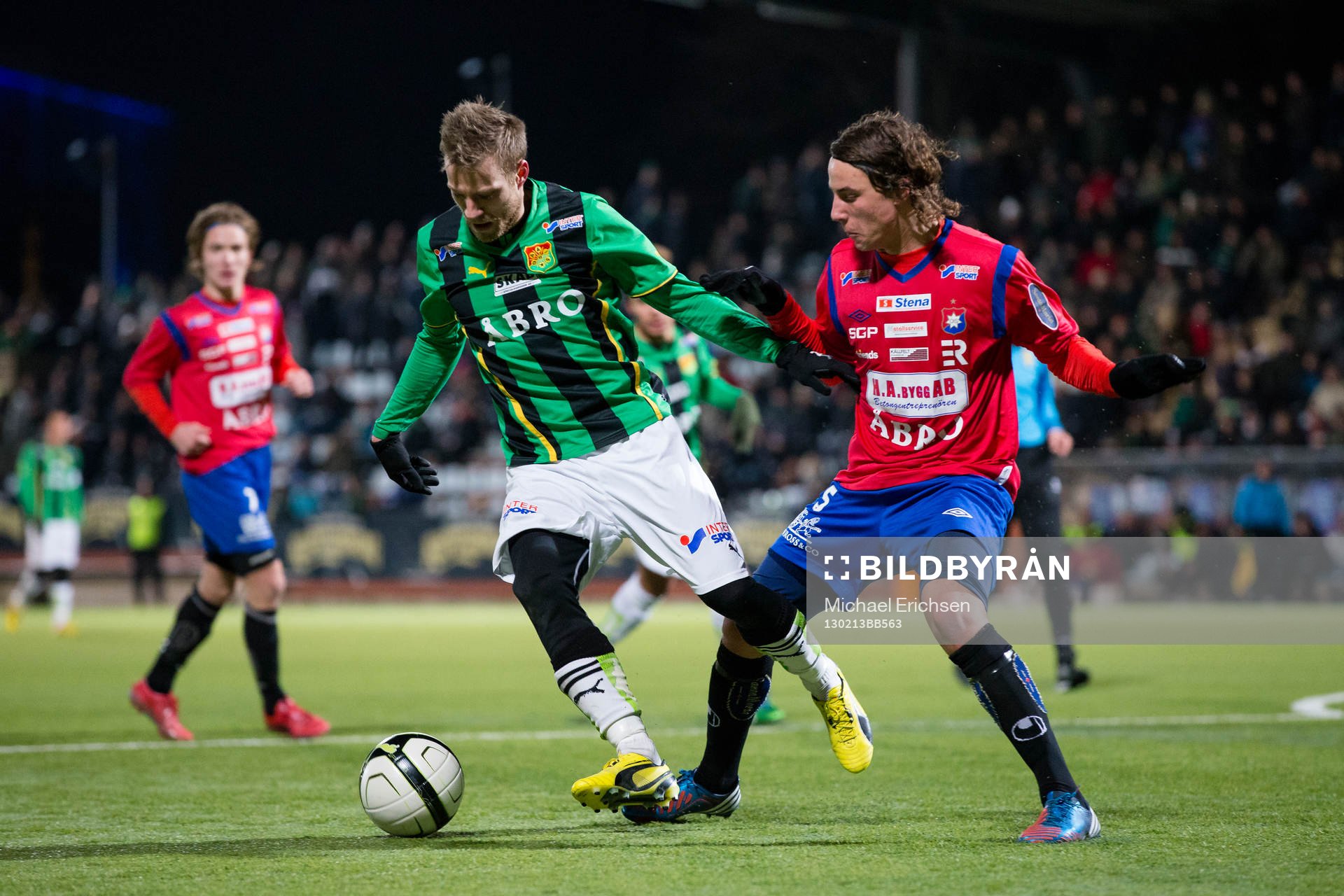 Fotboll, träningsmatch, GAIS - Örgryte: Joel Johansson, GAIS håller undan Jonatan Azulay, Örgryte