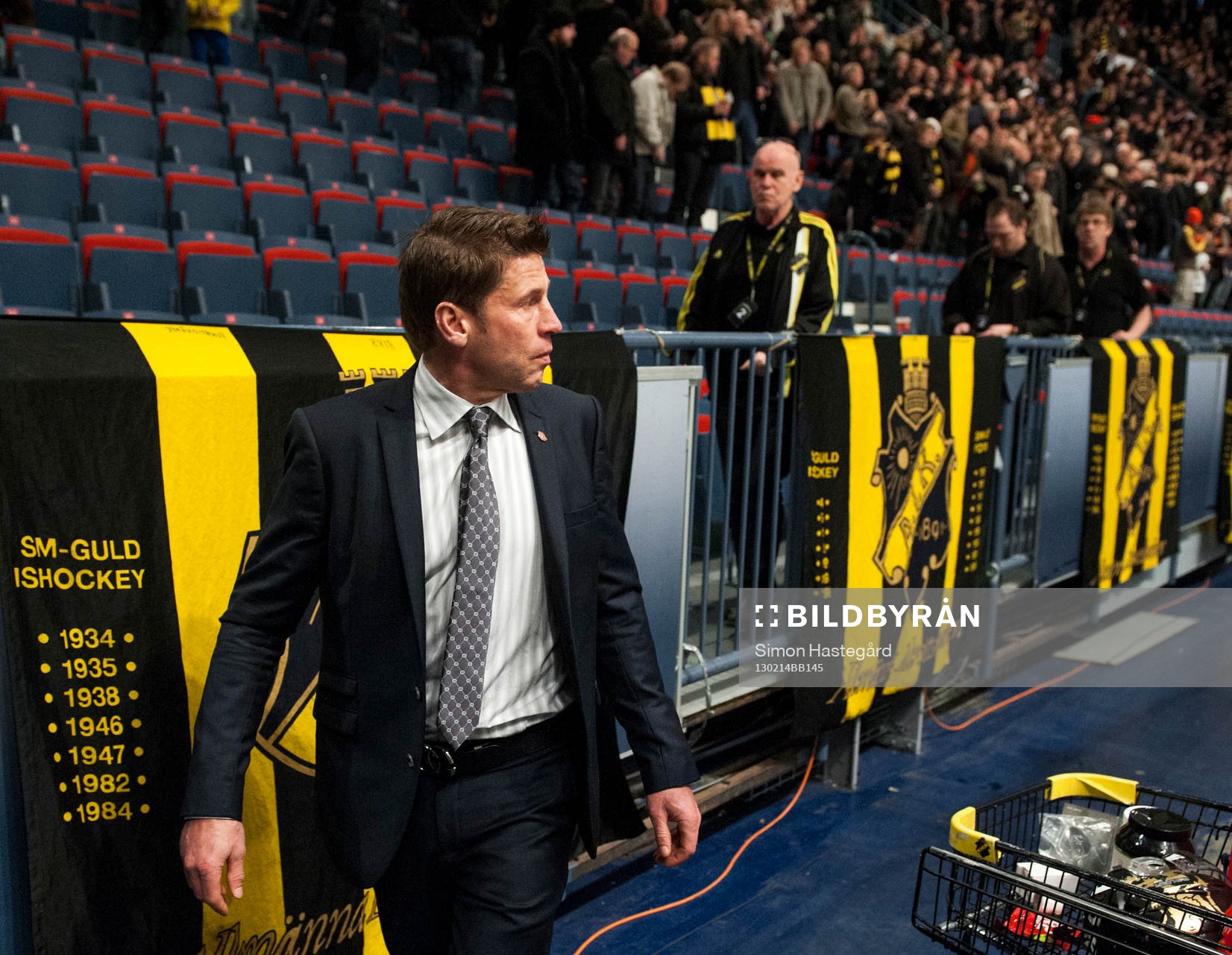 Ulf Samuelsson, tränare Modo, lämnade snabbt hallen