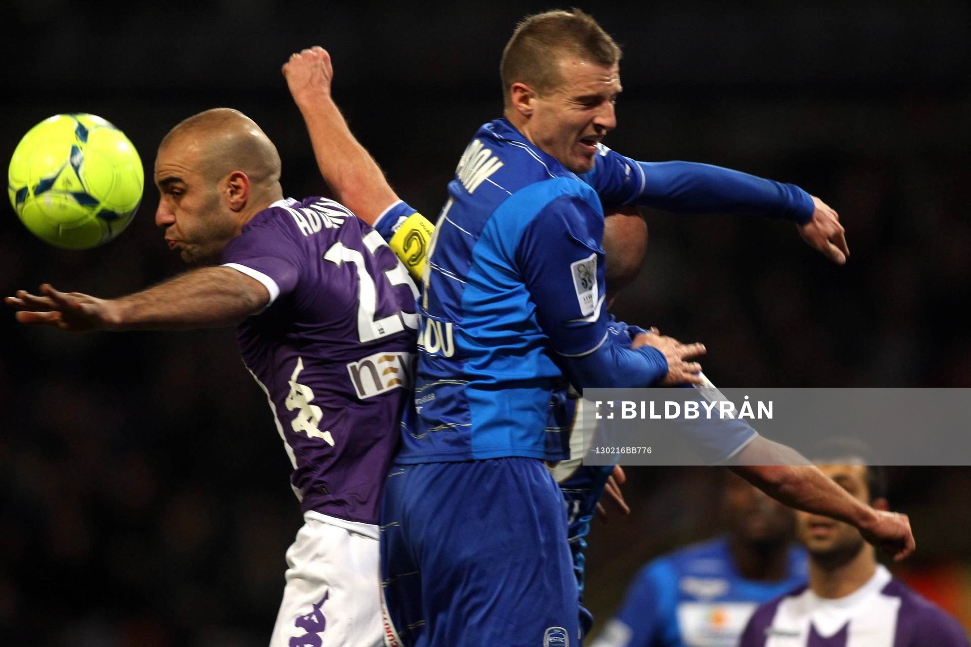  Fotboll, Franska Ligan, Toulouse - Troyes: Aymen Abdennour / Stephane Darbion  - 16.02.2013 - Toulouse / Troyes - 25eme journee de Ligue 1