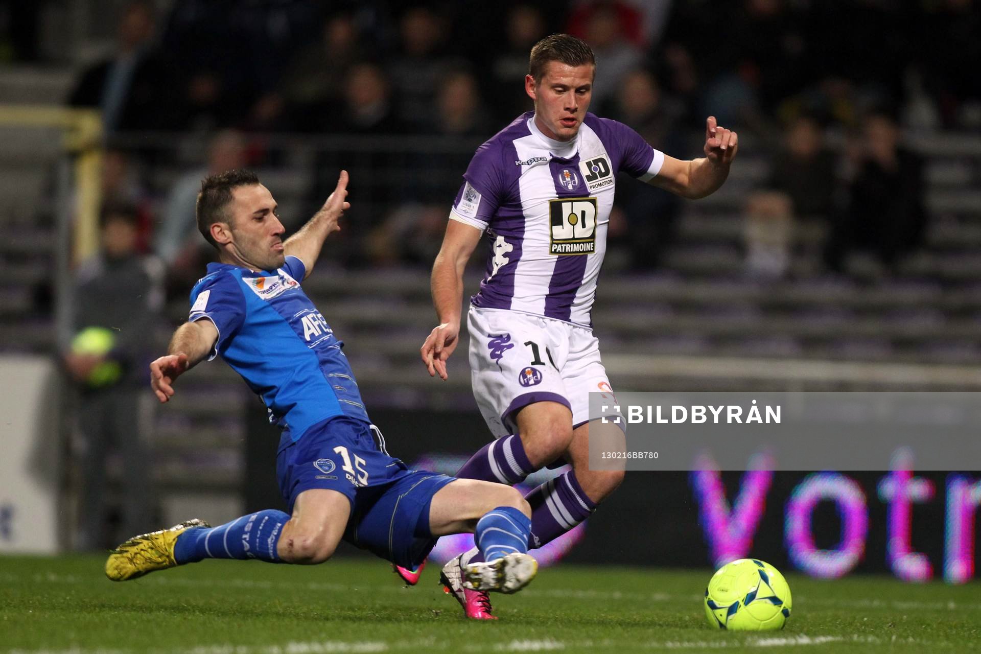  Fotboll, Franska Ligan, Toulouse - Troyes: Franck Tabanou / Florian Jarlat    - 16.02.2013 - Toulouse / Troyes - 25eme journee de Ligue 1
