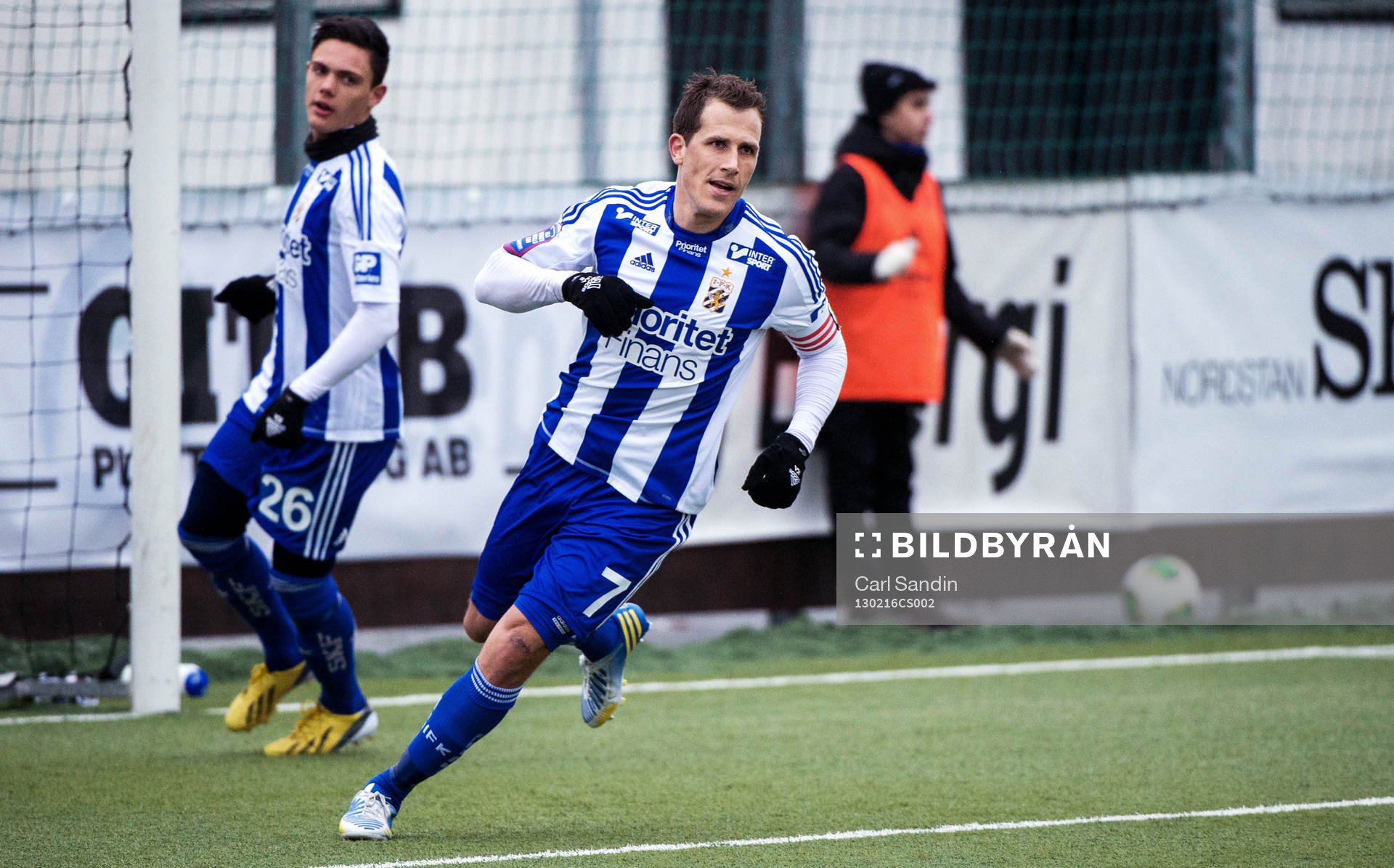 Tobias Hysén, IFK Göteborg, vänder upp mot klacken