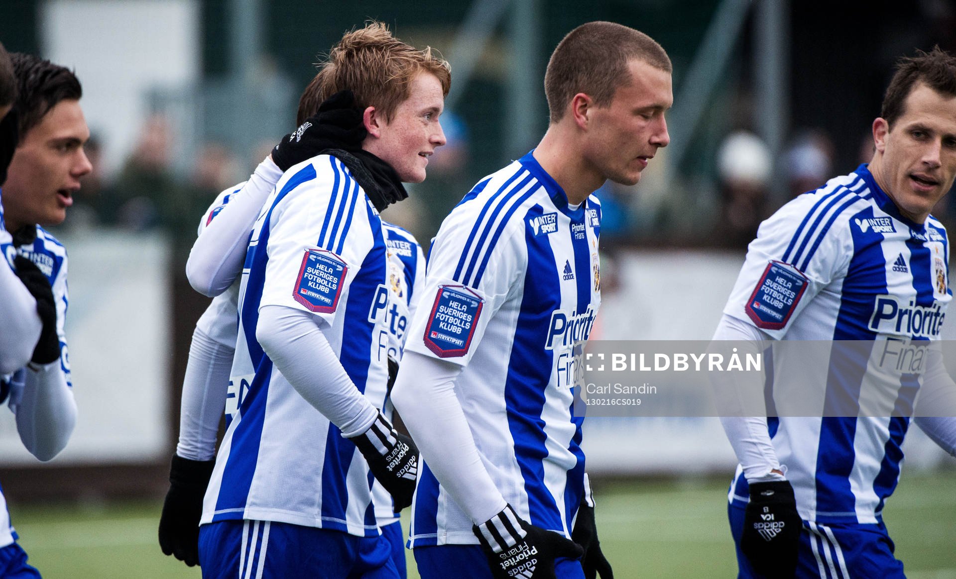 Sam Larsson, IFK Göteborg, gratuleras av laget