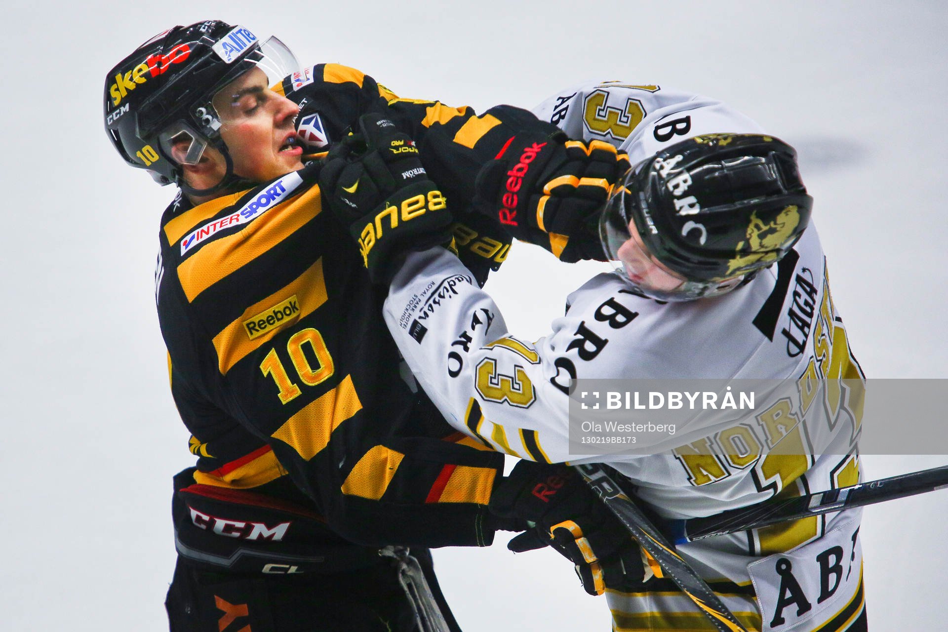 Joakim Lindström i Skellefteå i gruff med AIKs Joakim