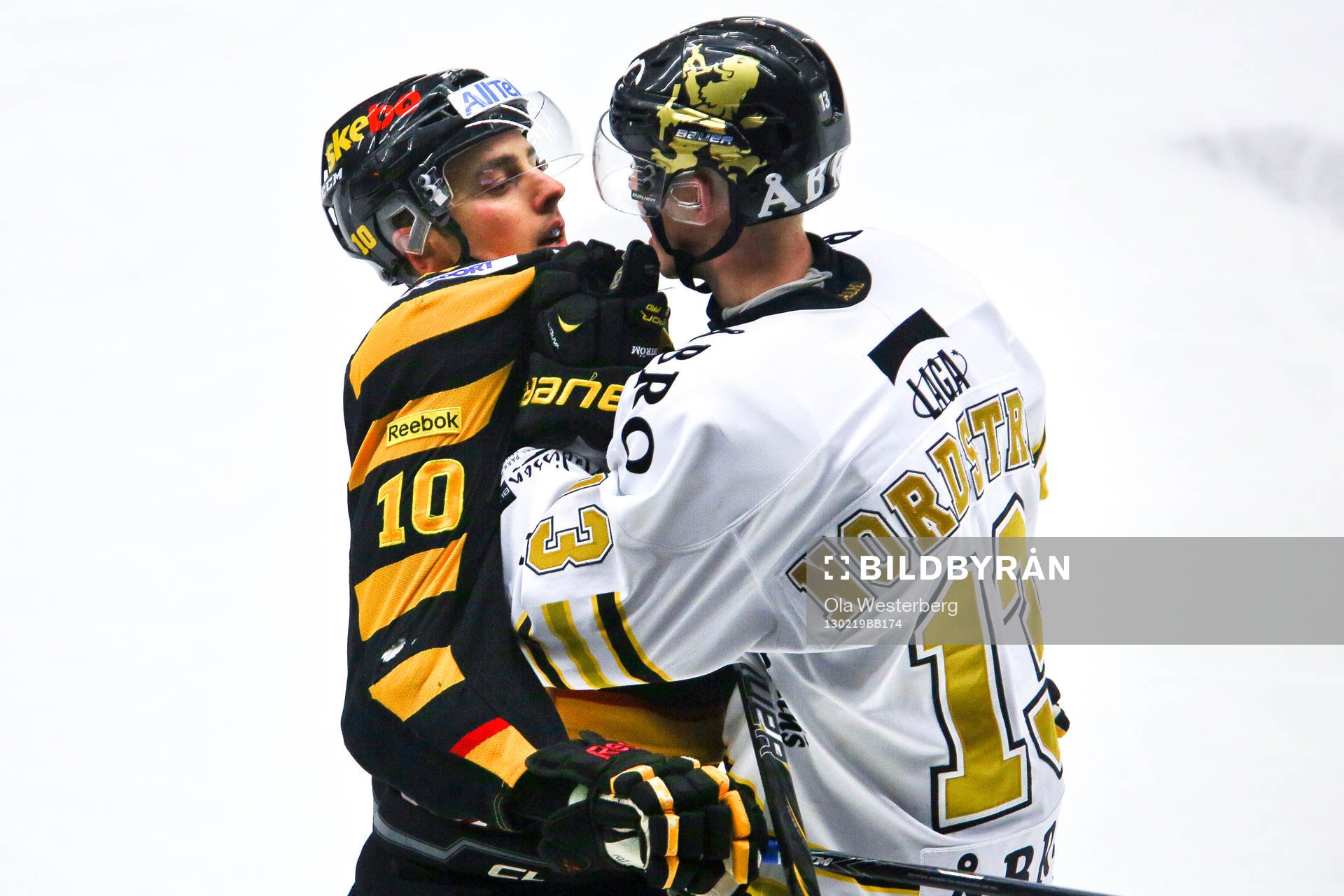 Joakim Lindström i Skellefteå i gruff med AIKs Joakim