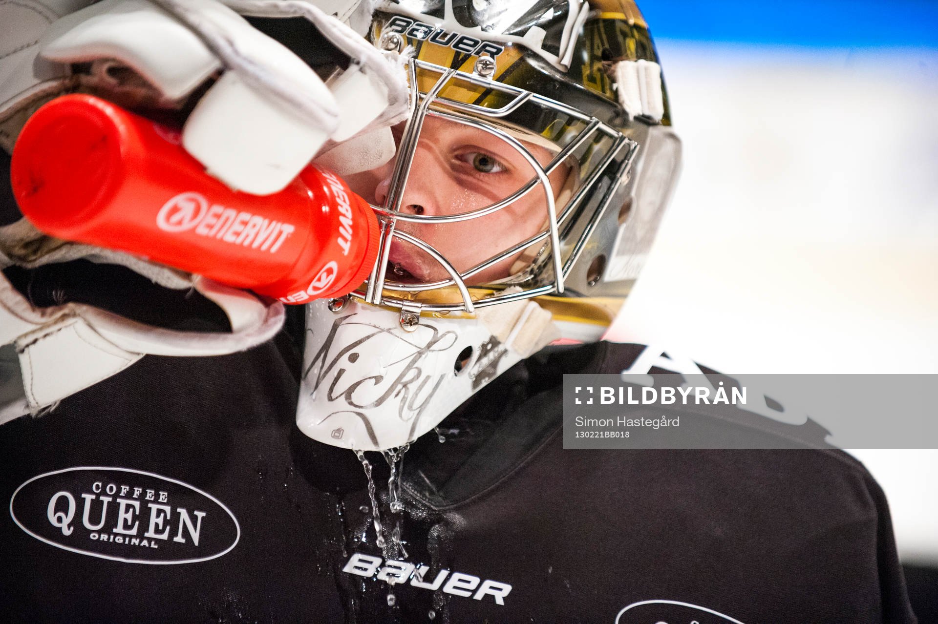 Niklas Lundström, Målvakt, AIK dricker vatten