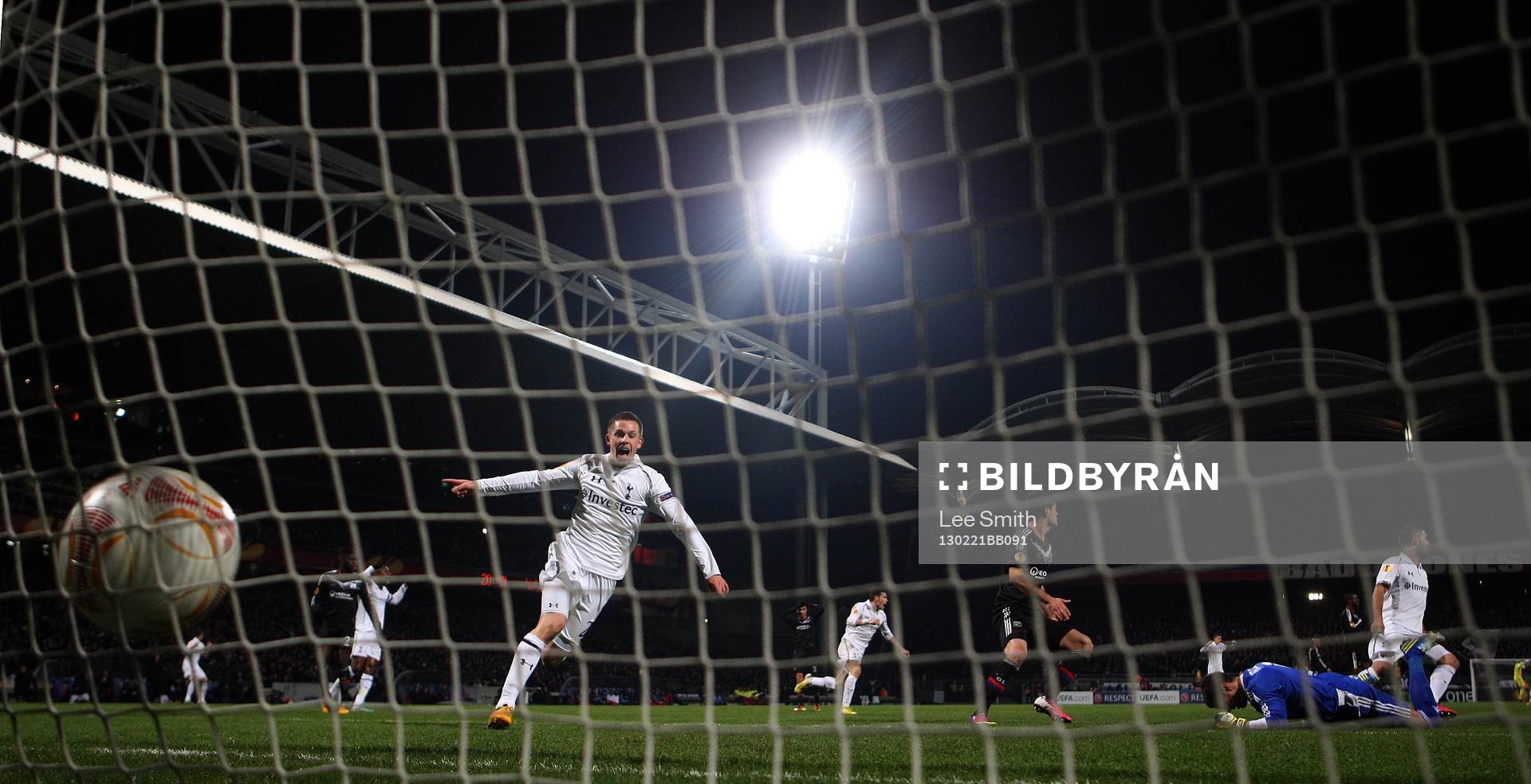 Football - Olympique Lyonnais v Tottenham Hotspur - UEFA
