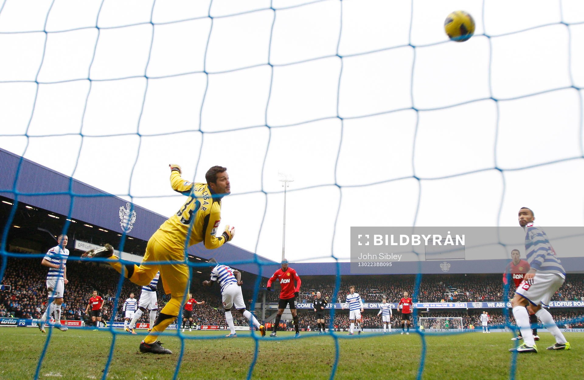 Football - Queens Park Rangers v Manchester United -