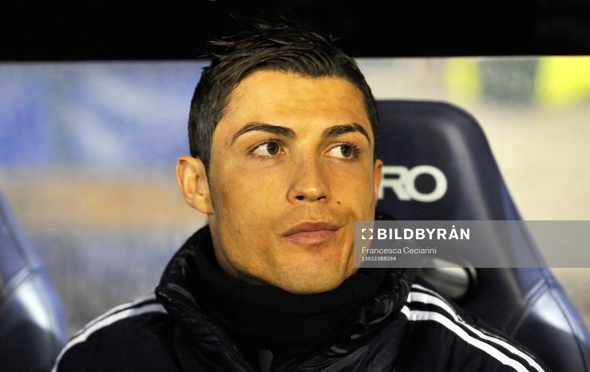 Cristiano Ronaldo in the bench befotre match -Deportivo La