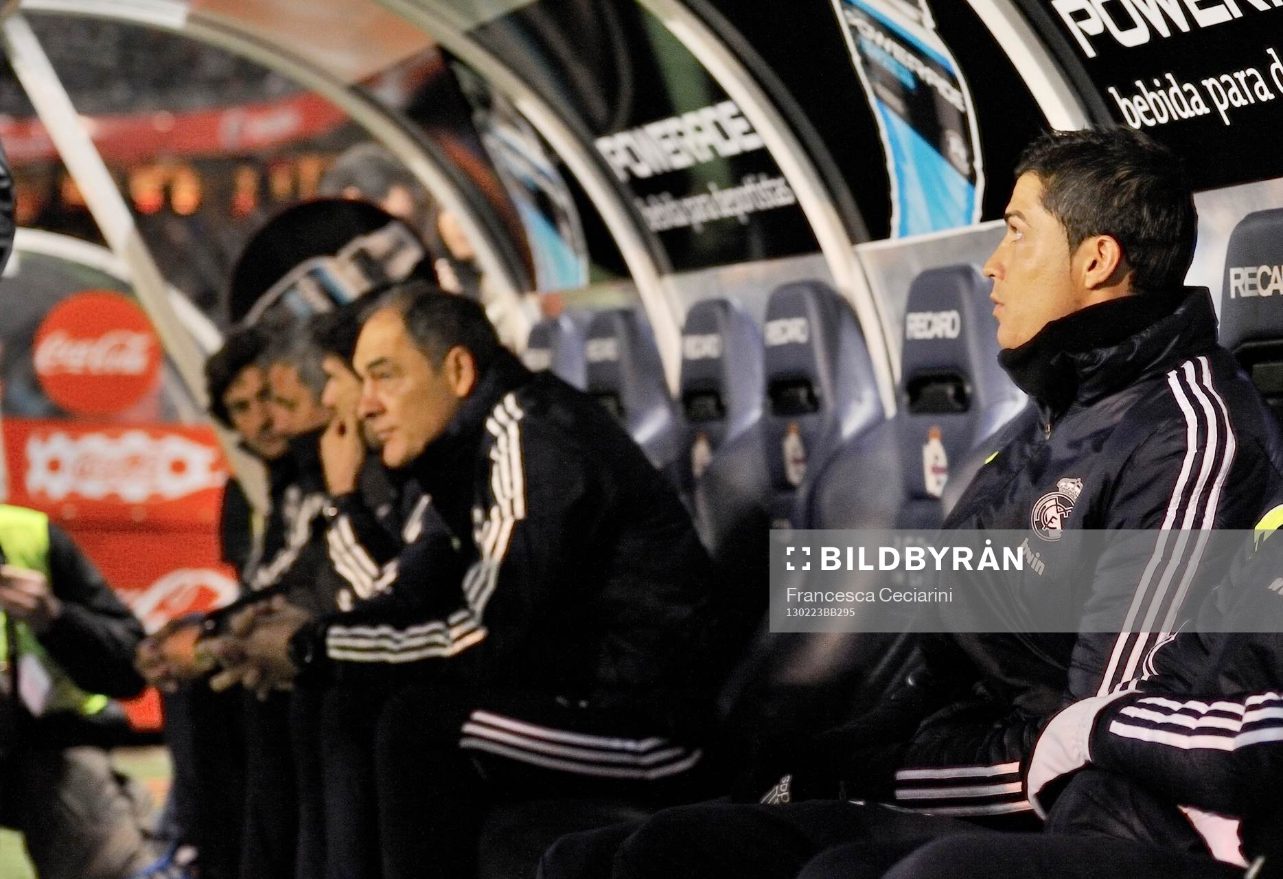 Cristiano Ronaldo in the bench befotre match -Deportivo La