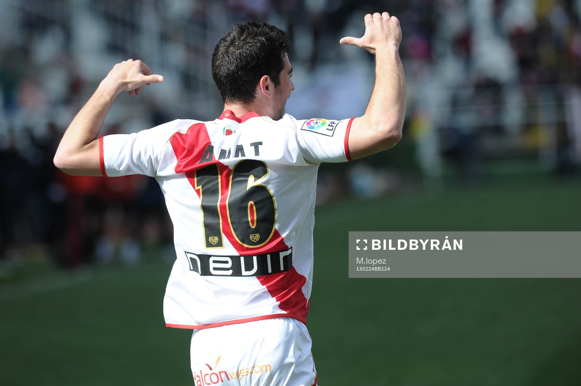 celebration goal player Rayo Vallecano defense Amat (13)