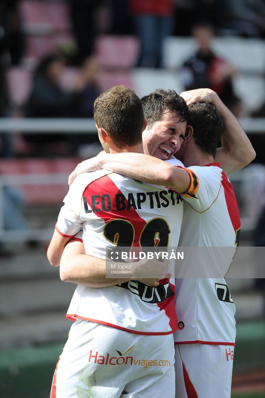 celebration goal player Rayo Vallecano defense Amat (13)