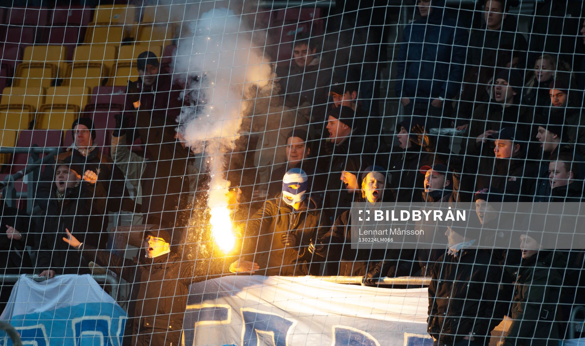 Malmö ff, supporters, eldar på läktaren