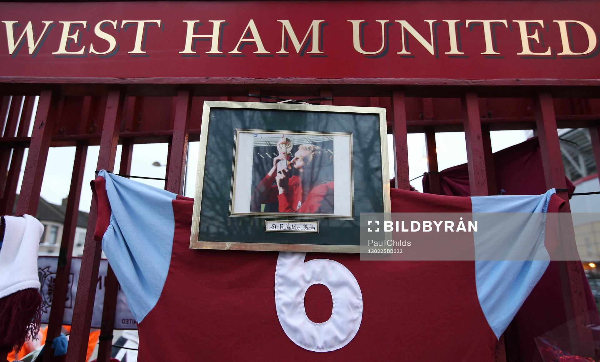 Football - West Ham United v Tottenham Hotspur - Barclays