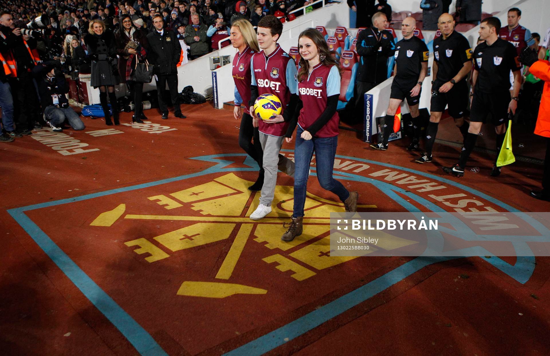 Football - West Ham United v Tottenham Hotspur - Barclays