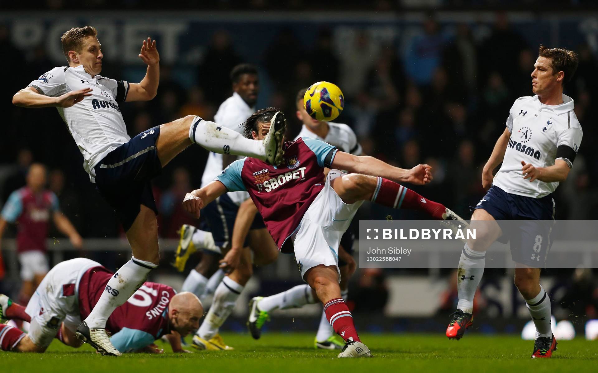 Football - West Ham United v Tottenham Hotspur - Barclays