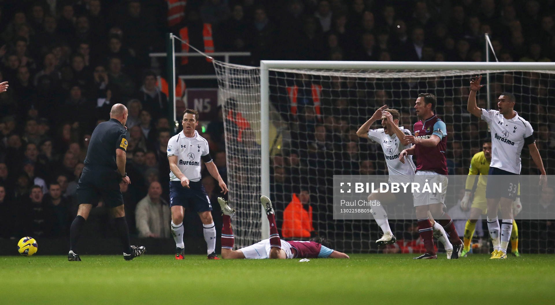 Football - West Ham United v Tottenham Hotspur - Barclays