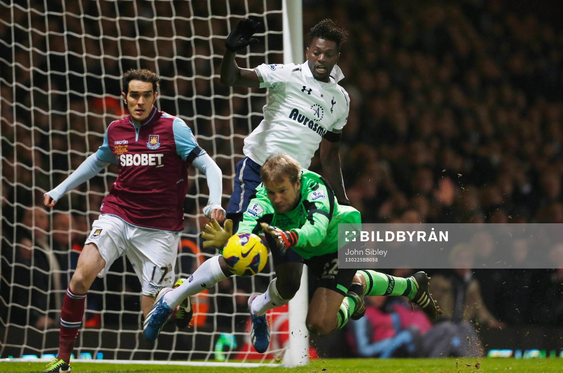 Football - West Ham United v Tottenham Hotspur - Barclays