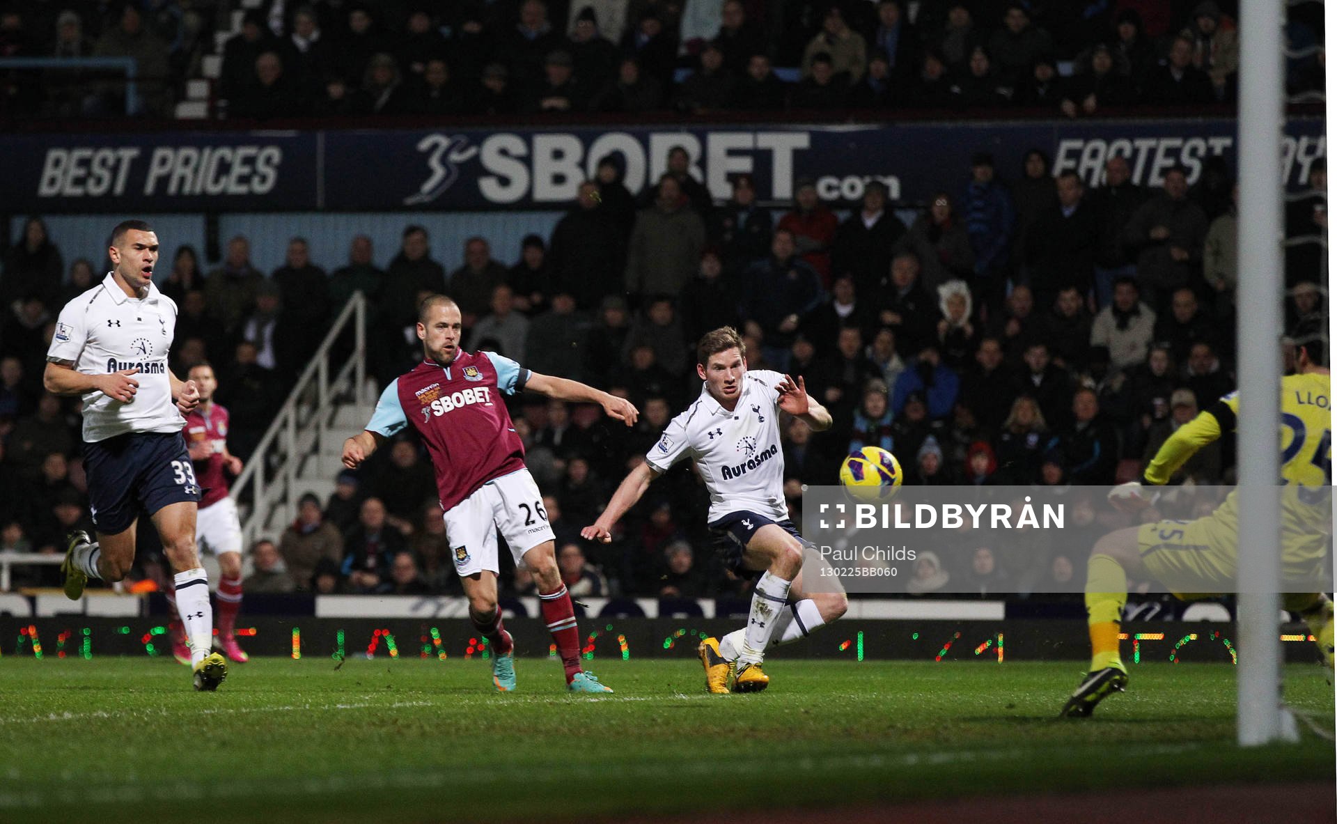 Football - West Ham United v Tottenham Hotspur - Barclays