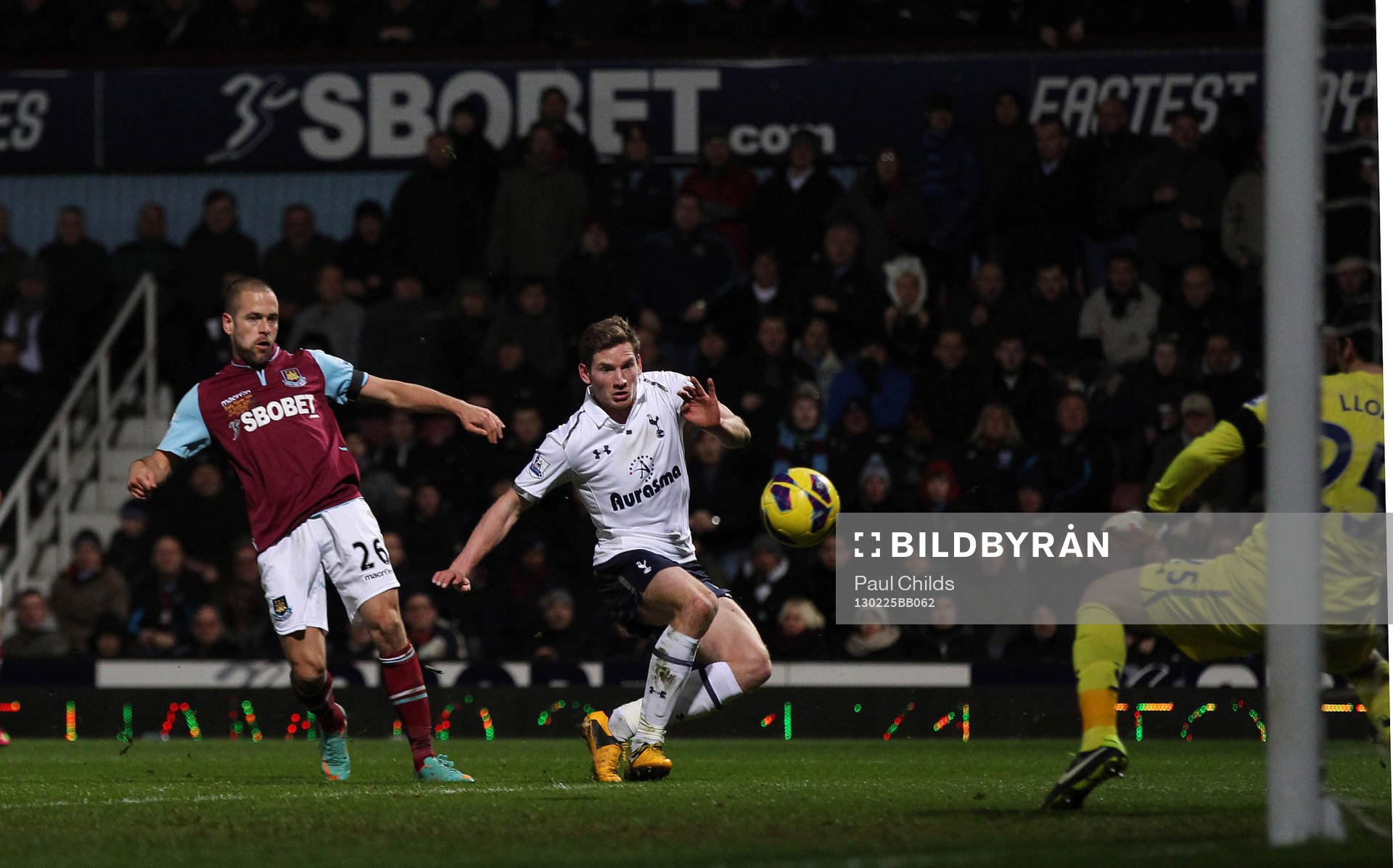 Football - West Ham United v Tottenham Hotspur - Barclays
