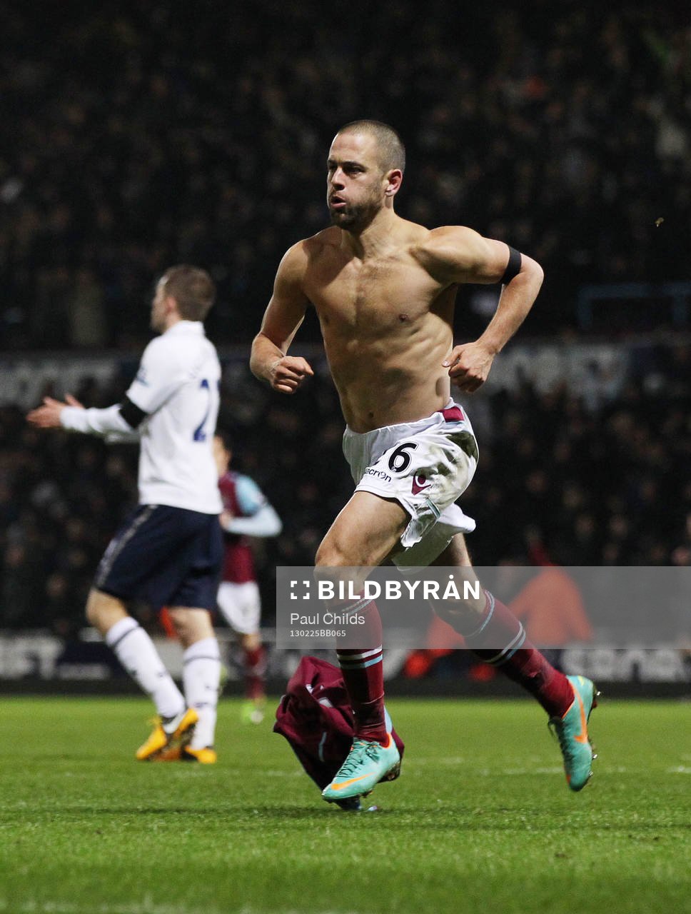 Football - West Ham United v Tottenham Hotspur - Barclays