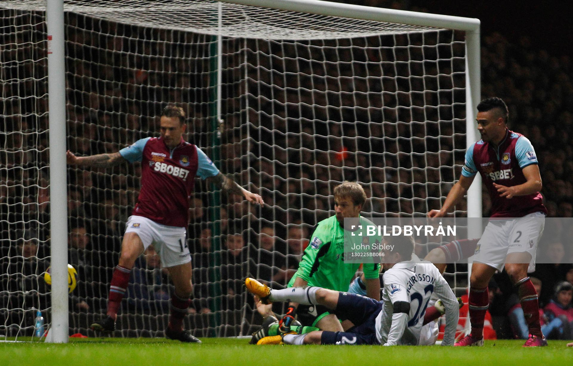 Football - West Ham United v Tottenham Hotspur - Barclays
